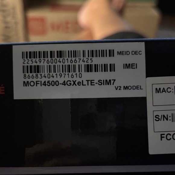 Black 3G/4G/LTE Router - Picture 5 of 6